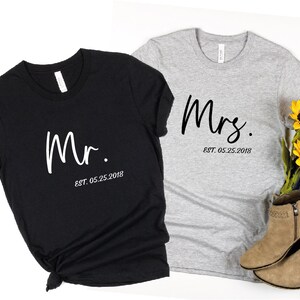Matching Mr & Mrs T-Shirts, Custom Couple Wedding Gift imagem 4
