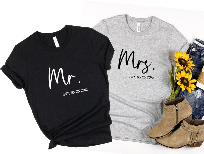 Matching Mr & Mrs T-Shirts, Custom Couple Wedding Gift imagem 4