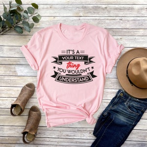 K&ouml;nnte beinhalten: Rosa T-Shirt mit einer schwarzen und roten Grafik, auf der steht "Es ist ein [dein Text] Ding, das du nicht verstehen w&uuml;rdest".