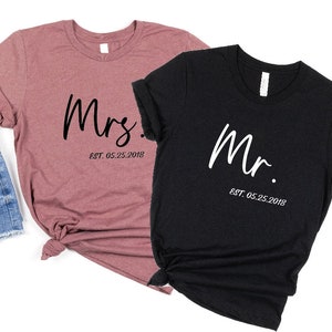 Matching Mr & Mrs T-Shirts, Custom Couple Wedding Gift imagem 3