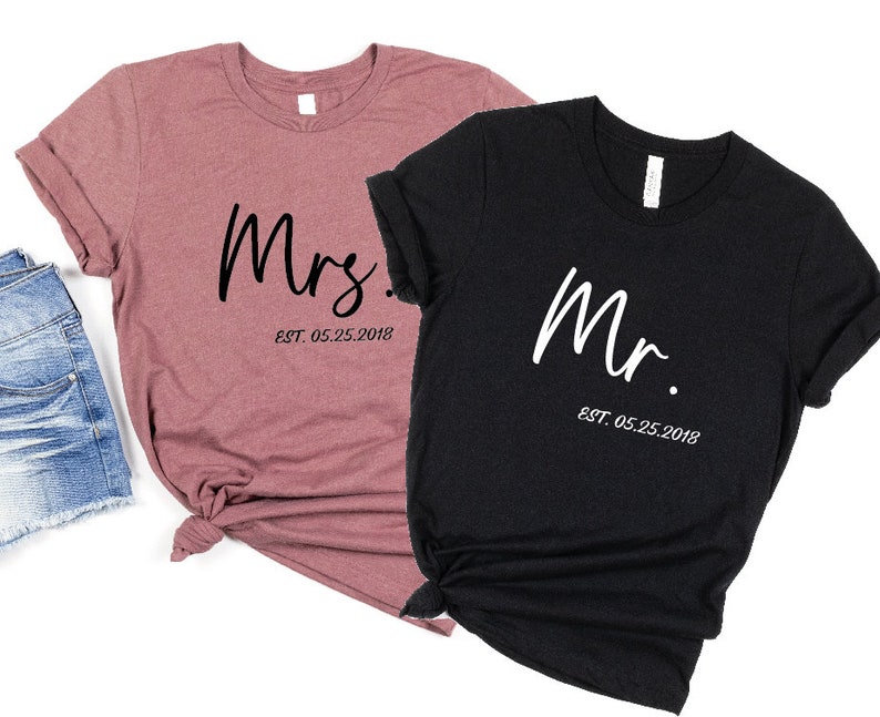 Matching Mr & Mrs T-Shirts, Custom Couple Wedding Gift imagem 3