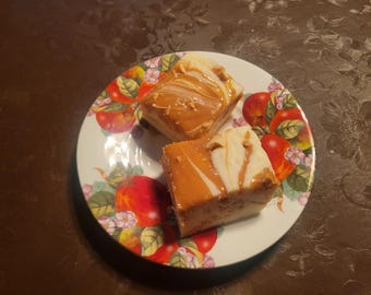 Fudge de chocolate blanco con caramelo y anacardos