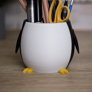 Organize your desk with our whimsical 3D printed Penguin Pen Holder Pots. Perfect for pens and brushes, they also make a thoughtful gift for anyone special.