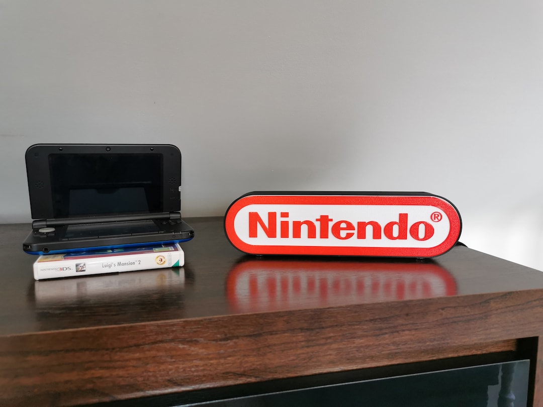 Nintendo Switch Lite グレー Nintendo Switch Lite | 32 GB | Yellow Plain | HG World