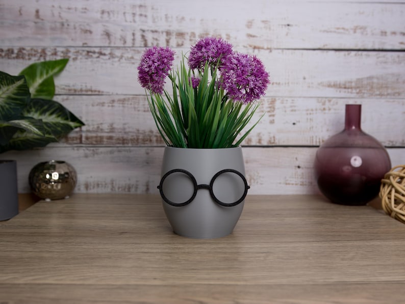 Elevate your home or workspace with our charming glasses plant pot! Ideal for plants or as a unique desk organizer. Made from biodegradable materials.