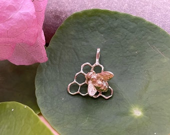 HoneyComb dainty pendant with bee