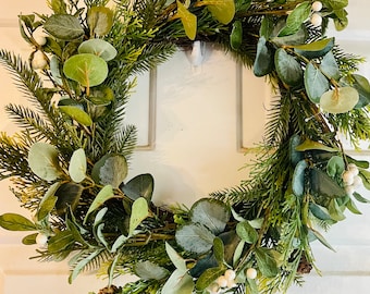 Mistletoe Mix Wreath