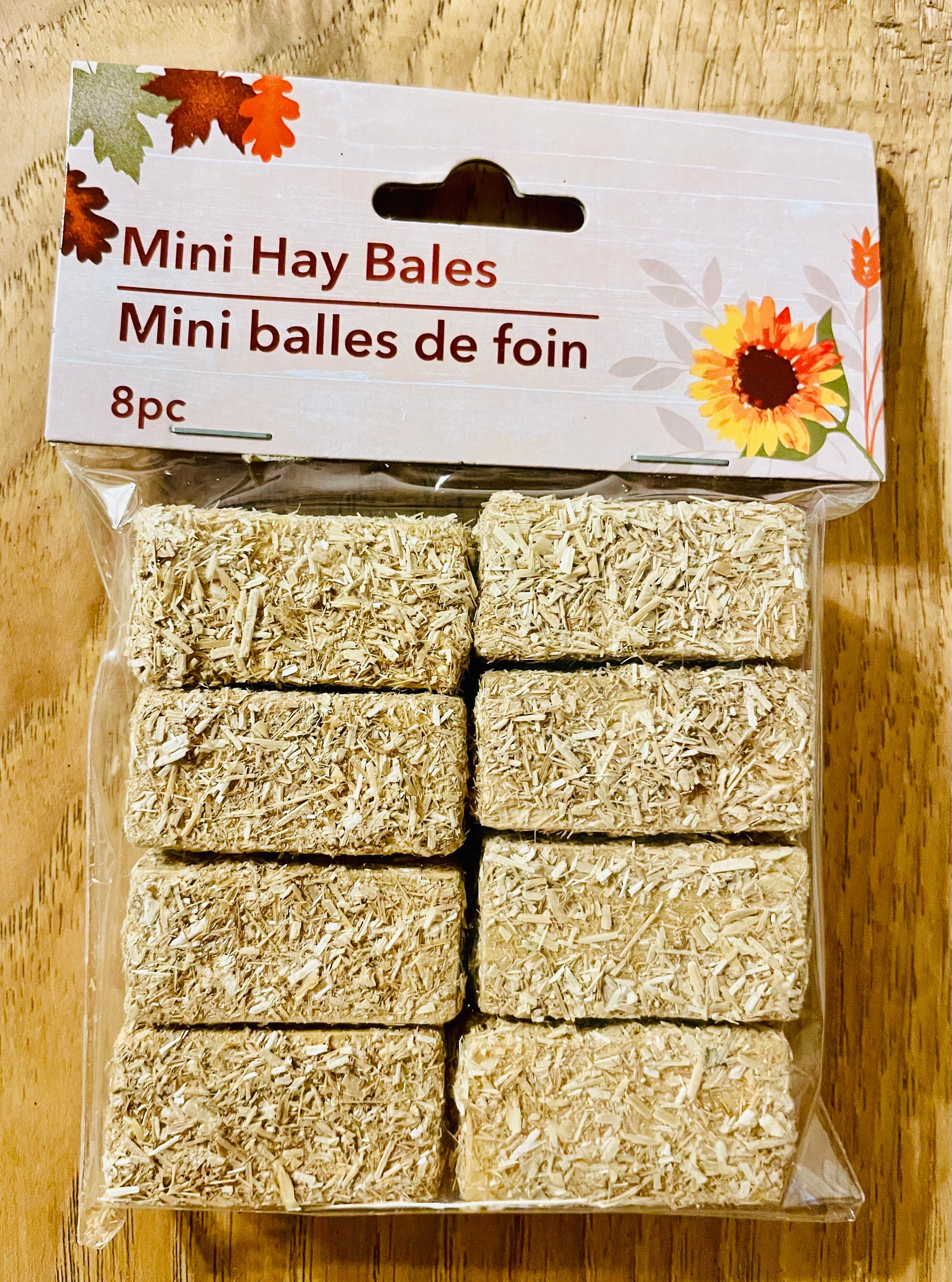 Package of 6 Mini Hay Bales Made of Real Dried Straw for Crafting, Embellsihing and Creating