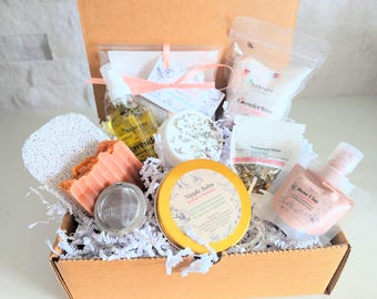 New mom / Postpartum box  ~  Gift Box ( Personal message card) - ( Natural / Organic self care kit )
