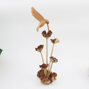 Escultura de colibrí de madera tallada a mano / Comedero desmontable / Decoración de escritorio inspirada en la naturaleza / Regalo para amantes de las aves