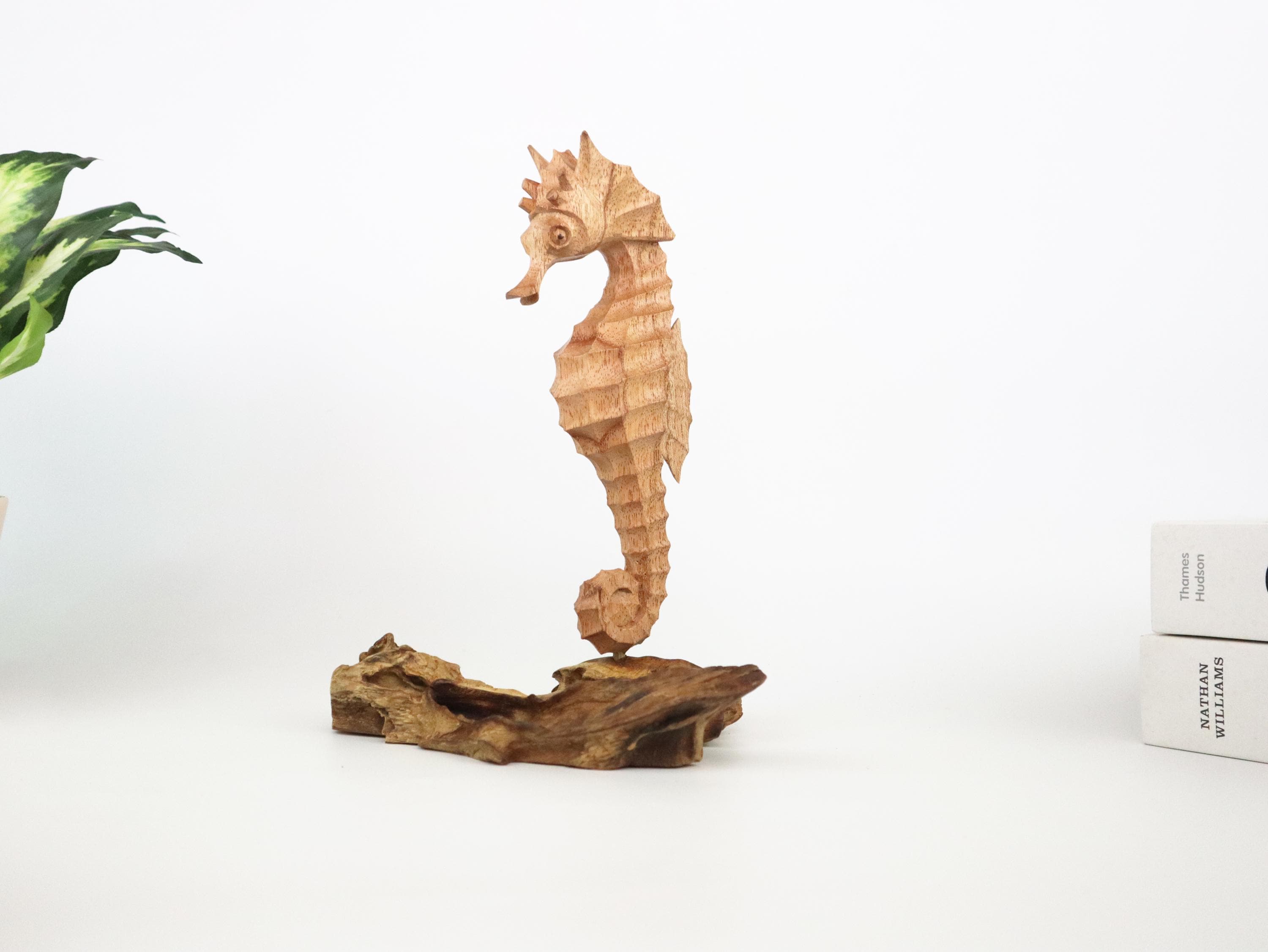 【美品】魚　タツノオトシゴ　木彫　置物　インテリア　工芸品　美術品　A1293 木製タツノオトシゴ彫刻｜海岸の流木アート｜手彫りタツノオトシゴ装飾