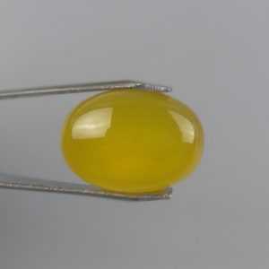 11.2 Carat Yemeni Zard Aqeeq Agate: Natural Yellow Gemstone
