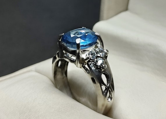 3 Carat Blue Topaz Solitaire White Gold Modern Proposal/Promise Ring With  White Topaz Sidestones
