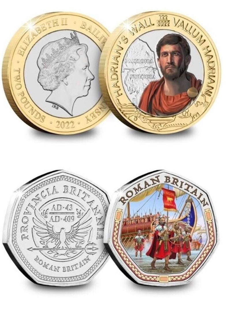 Op de afbeelding: Een verzameling Britse herdenkingsmunten. E&eacute;n munt toont koningin Elizabeth II, een andere de Muur van Hadrianus. Andere munten tonen Romeinse Britse sc&egrave;nes, waaronder soldaten en een adelaar.