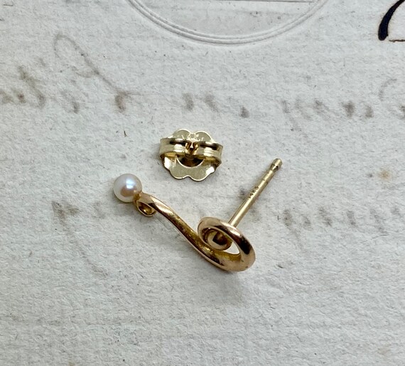 Vintage 14K Gold & Pearl Question Mark Stud Earring Gem