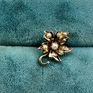 Viktorianskt örhänge i 10 karat gult guld med blomma och pärlor, enkel stiftkonvertering bild 1