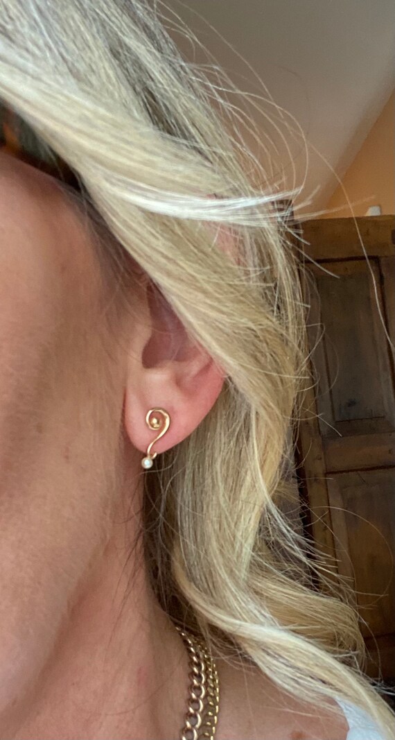 Vintage 14K Gold & Pearl Question Mark Stud Earring Gem