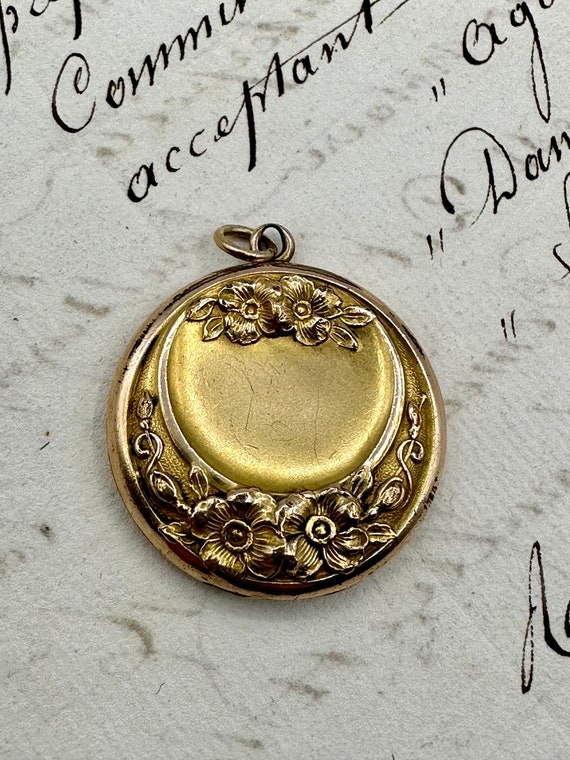 Antique Gold Filled Art Nouveau Floral Locket - image 3