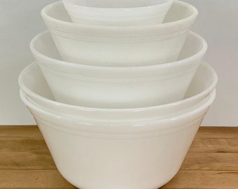 Federal Milk / White Glass Nesting Mixing Bowls, Set of 5, All Included