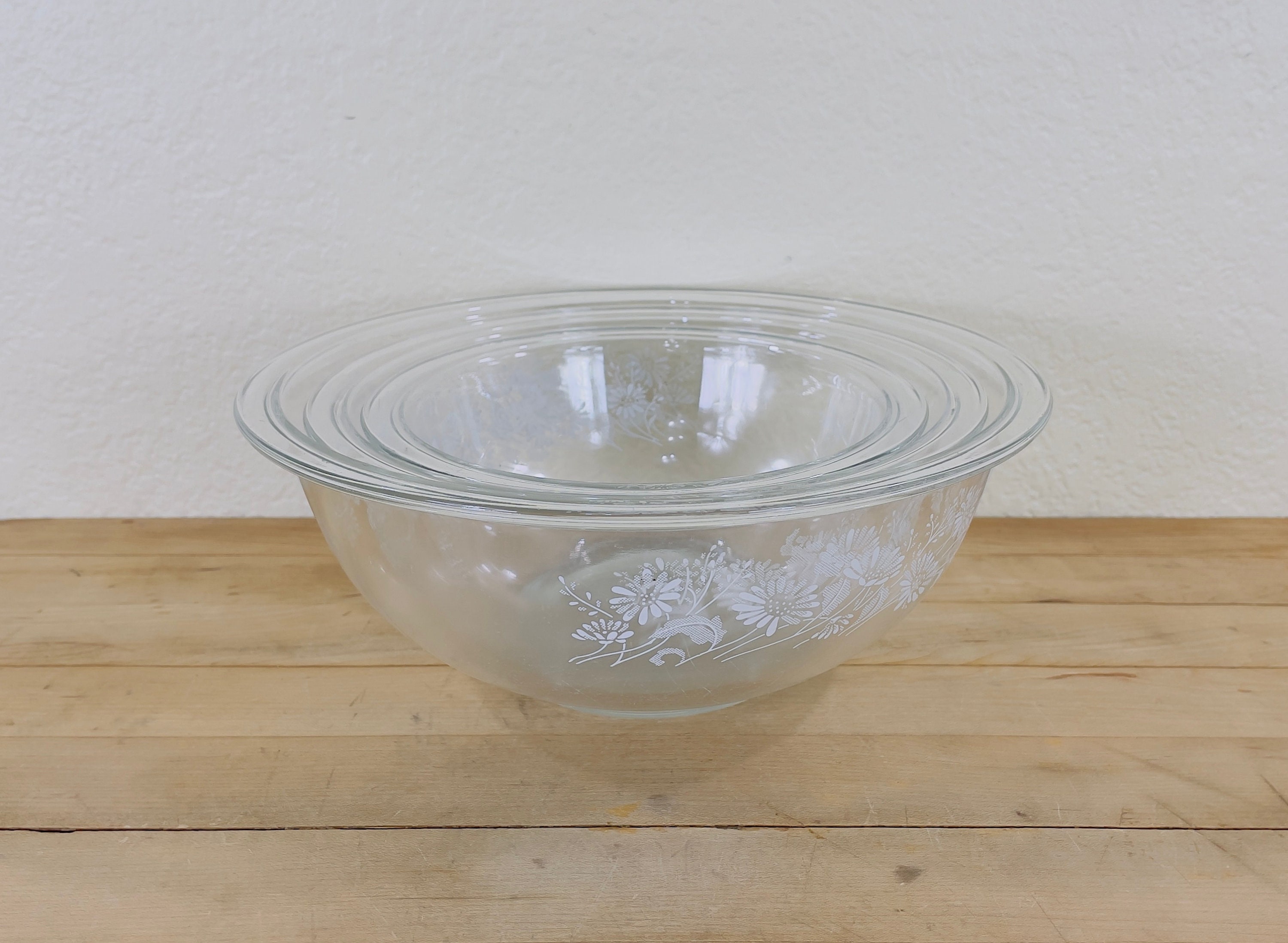 Pyrex, Set of 3 Clear Glass Nesting-Mixing bowls with lids, #322, 323 & 325  Mint