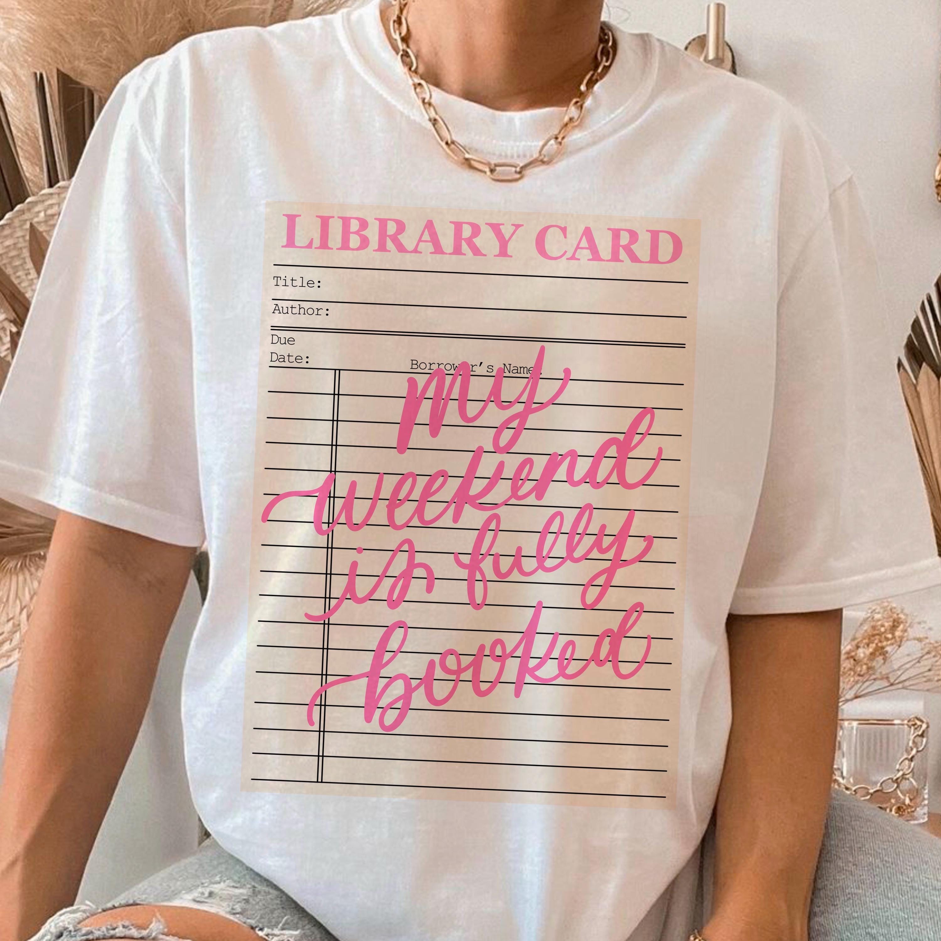 図書館カード「My Weekend Is Full Booked」ピンクの文字 DTF 転送 図書館カードアート DTF 転送