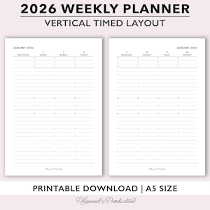 Op de afbeelding: Een wekelijkse planner voor 2026 met een verticale tijdindeling. De pagina's zijn wit met grijze lijnen en tekst. De tekst bevat de maand, dag en tijdsblokken. De planner is een printbare download in A5-formaat.