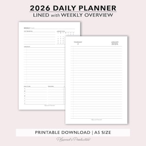 Puede incluir: Dos páginas de planificador imprimibles blancas. La página superior tiene secciones de plan semanal, lista de verificación y plan diario. La página derecha es una página diaria con papel rayado. El texto dice "2026 Daily Planner" y "Lined with Weekly Overview."