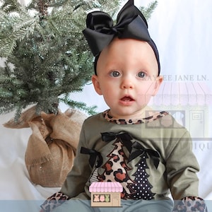 Weihnachtsbaum Leopard Print Strampler (MÄDCHEN)