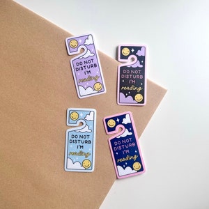 Pegatina para puerta con texto "No molestar", "Estoy leyendo", con carita sonriente, regalo para amantes de los libros, resistente al agua y a los rayos UV, para teléfono, portátil y Kindle