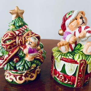 Christmas Salt & Pepper Shakers, Christmas decor , Holiday Decor, Christmas kitchen ware, Bear salt and pepper, Christmas Bears Decor