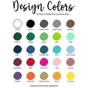 Peut inclure: Un tableau de 20 &eacute;chantillons de couleurs diff&eacute;rentes, avec le nom de chaque couleur &eacute;crit sous l'&eacute;chantillon. Les couleurs comprennent le blanc, le noir, le gris fonc&eacute;, le gris clair, le marron, le vert for&ecirc;t, le vert, le vert pomme, le vert citron, la menthe, le bleu marine, le bleu royal, le turquoise, le bleu sarcelle, le bleu clair, le marron, le rouge, le rose vif, le rose, le mauve, le violet, l'orange, l'or Vegas, l'or et le jaune. Le texte "Design Colors" est en haut du tableau, et le texte "Entrez dans la bo&icirc;te de personnalisation" est sous la premi&egrave;re rang&eacute;e de couleurs. Le texte "Autres options sur demande" est en bas du tableau.