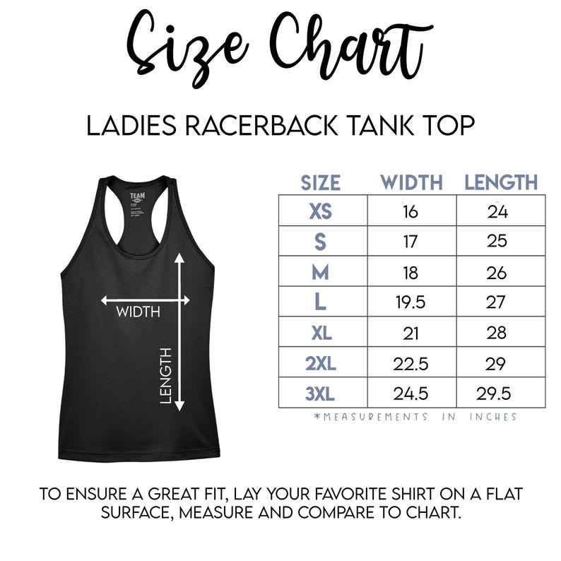 Op de afbeelding: Zwart racerback tanktop met een maattabel. De tabel toont maten XS tot 3XL, met afmetingen in inches. De tekst luidt "Size Chart" en "Ladies Racerback Tank Top".