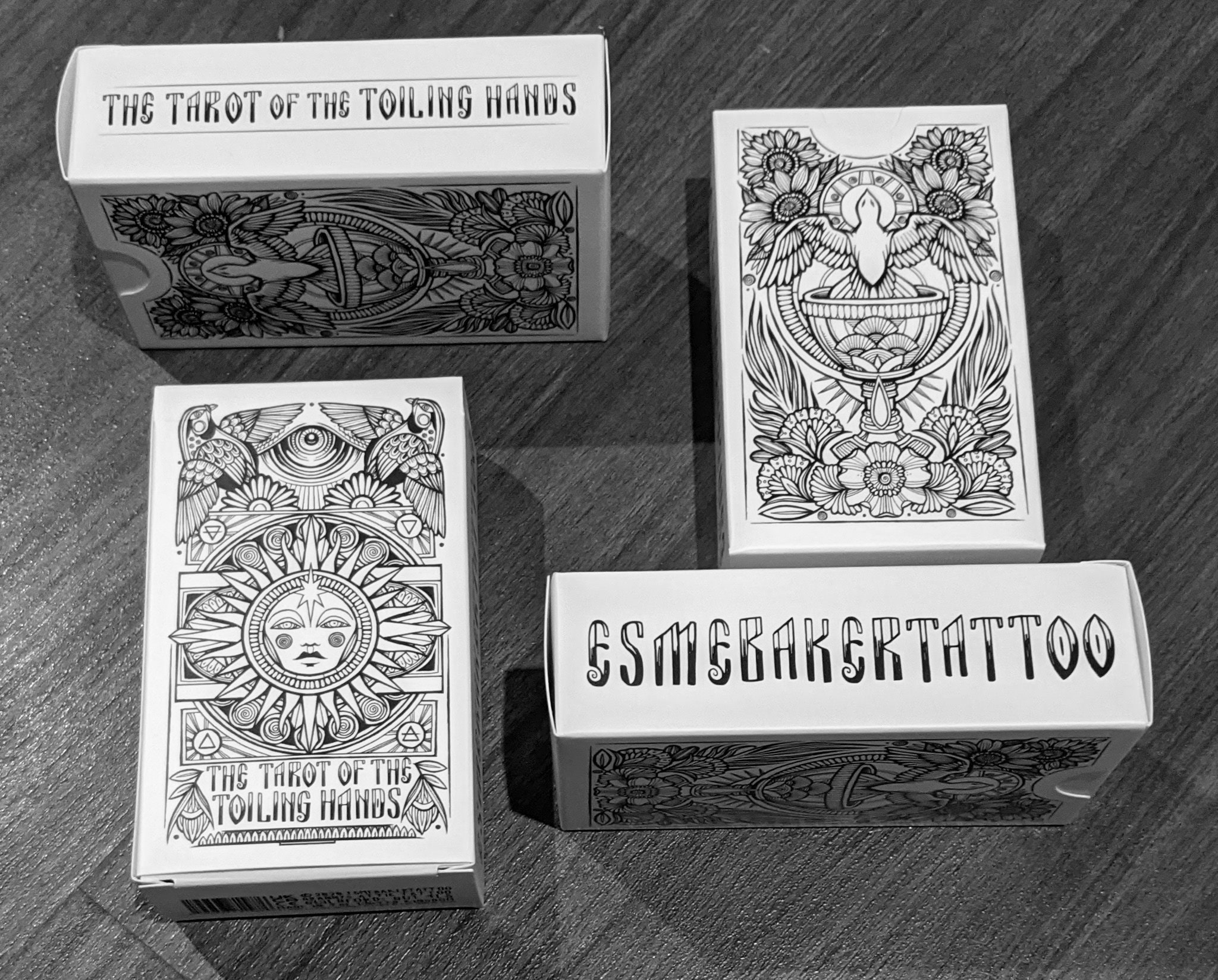 Le Tarot des Mains Laborieuses 78 Cartes Jeu de Tarot par Esme Baker -   France