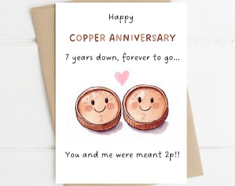 Könnte beinhalten: Eine Glückwunschkarte zum Kupferjubiläum mit dem Text "Happy Copper Anniversary" und "7 years down, forever to go...". Die Karte zeigt eine Illustration von zwei lächelnden Zwei-Pence-Münzen und den Satz "You and me were meant 2p!!". Die Karte befindet sich in einem braunen Umschlag.
