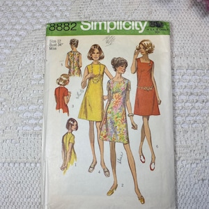 SIMPLICITY 8882 Dress Pattern, 1970s,Three Neckline Dress Pattern