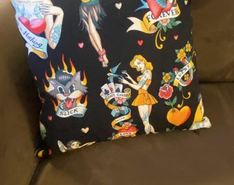 Poszewka na poduszkę TATTOO PINUP, dekoracyjna poszewka na poduszkę, 16 x 16 cali, zdejmowana i nadająca się do prania