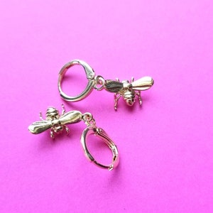 Dainty gold bee huggie hoops, gold plated 3D solid bee charm, 18k gold plated mini hoops, dainty hoop earrings, insect jewelry, bumblebee