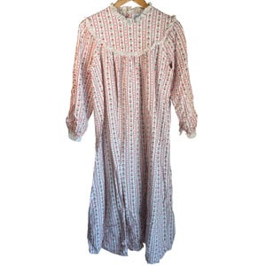 Camisola Lanz de Salzburgo estilo tirolês, tamanho G, branca, vermelha, com estampa floral listrada e corações, estilo vintage, número 86.