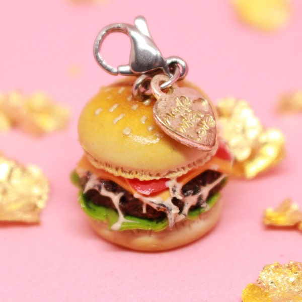 charm Hamburgeur sur un mousqueton argenté en acier inoxydable avec une breloque , pour agrémenter trousse,sac,pendentif ou porte clef