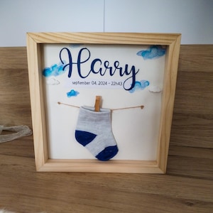 Peut inclure: Ensemble de trois mugs en céramique avec une finition mate et mouchetée. Les tasses sont de couleur crème, marron clair et marron foncé. Chaque mug a un design simple et minimaliste.