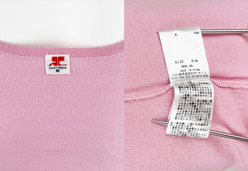 Op de afbeelding: Een close-up van een lichtroze gebreide top. De top heeft een ronde halslijn en een klein label met het Courr&egrave;ges-logo. Een label met tekst is aan het kledingstuk bevestigd. Het label bevat maat 38.