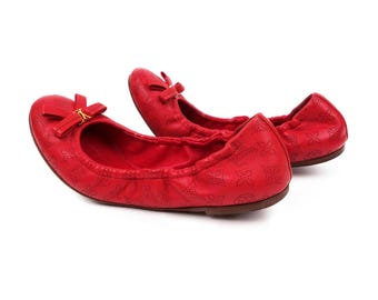 Bailarina plana Elba de Louis Vuitton en piel roja con monograma perforado Mahina 38.5