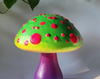 Escultura de hongo que brilla en la oscuridad, pintada a mano, decoración de hadas
