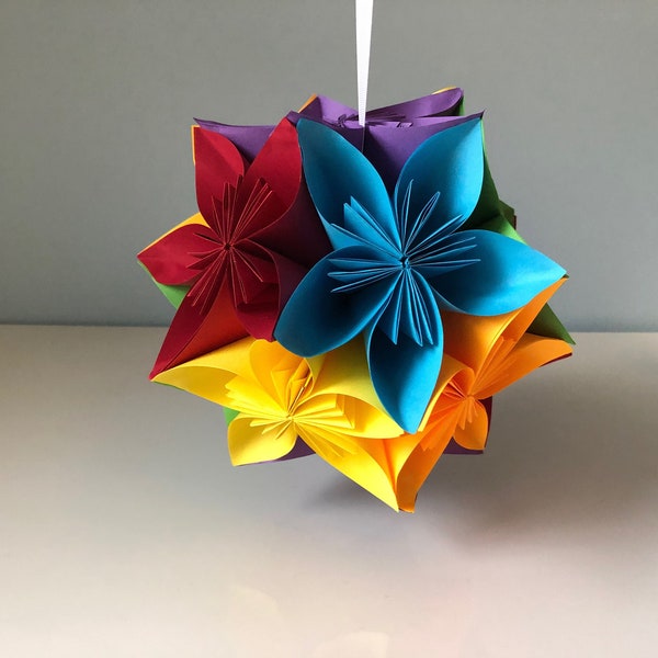 Fleur arc-en-ciel Kusudama Ball Origami (pièce maîtresse de dodécaèdre, ornement suspendu, LGBT, fierté)