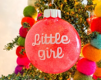 Adorno navideño de niña