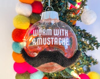 Gusano con bigote adorno navideño