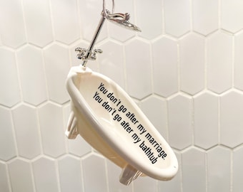 No vayas tras mi adorno navideño de bañera