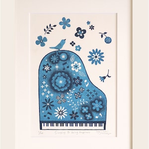 Arte murale con uccello e fiore a forma di pianoforte, formato A4, stampa xilografica originale, xilografia a mano, arte moderna, stampa artistica blu, uccello canterino, arte retrò, regalo