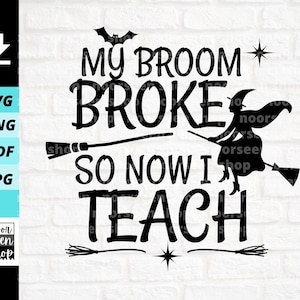Puede incluir: Diseño gráfico en blanco y negro con una bruja volando en una escoba. El texto dice "Mi escoba se rompió, así que ahora enseño".