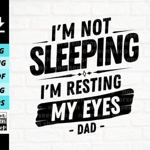 Ik slaap niet, ik rust mijn ogen SVG, grappige papa zeggen SVG, papa shirt SVG, papa leven SVG, digitale bestandsdownload, cut-bestand voor Cricut